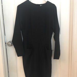 Black dress with 2 pockets in front.